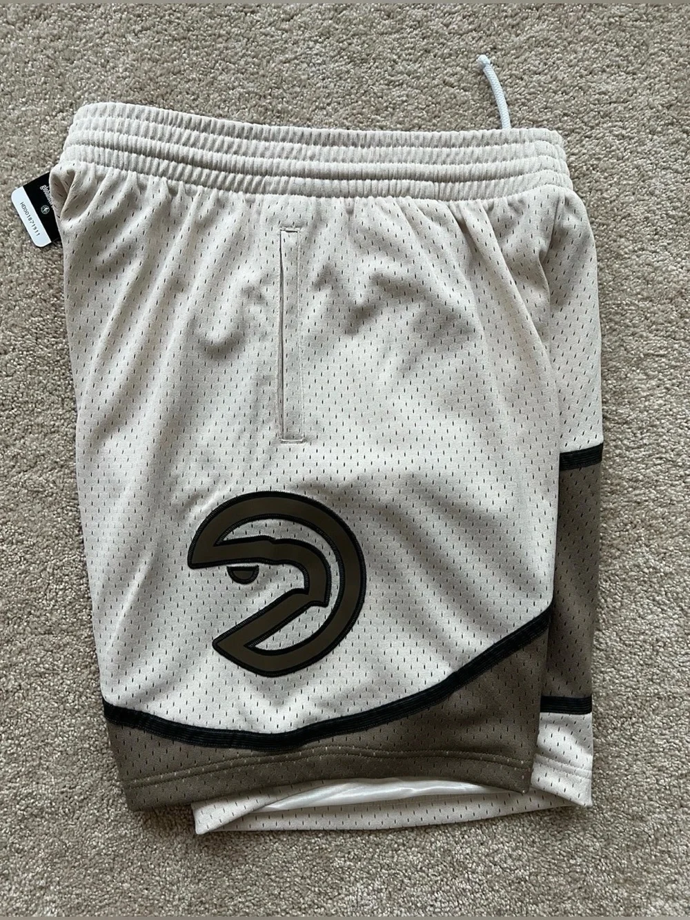 Mitchell & Ness Atlanta Hawks Astro Swingman Shorts US XS Cream Grey NBA
